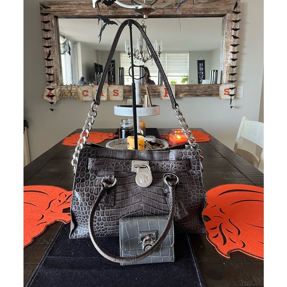 Michael Kors Hamilton Purse and Wallet Set - Picture 2 of 13